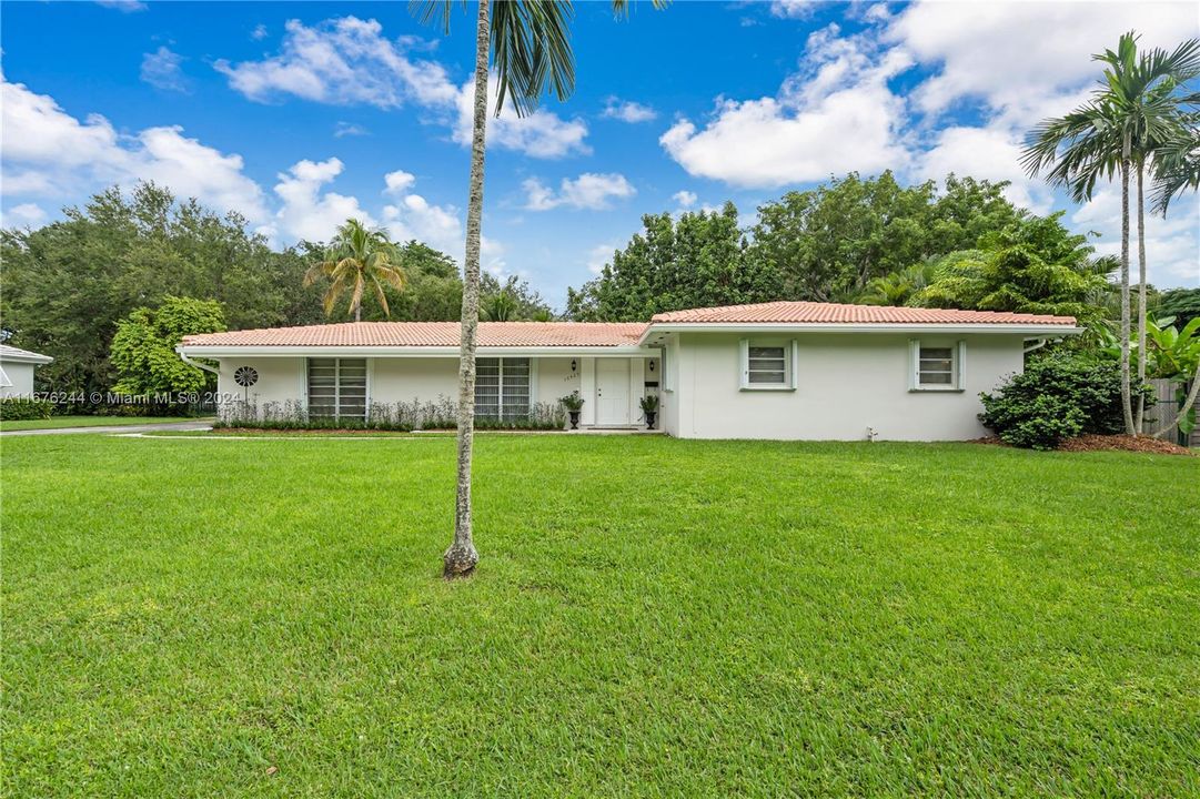 For Sale: $900,000 (3 beds, 2 baths, 1415 Square Feet)