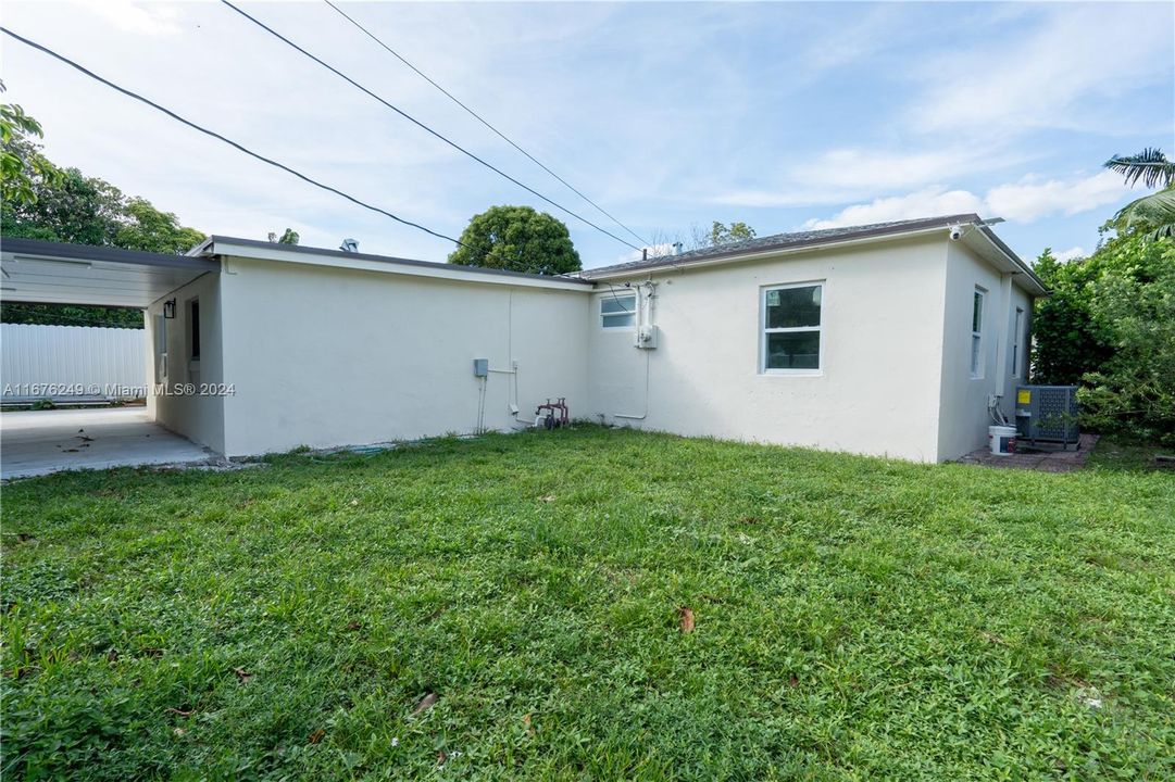 For Sale: $820,000 (3 beds, 2 baths, 1548 Square Feet)