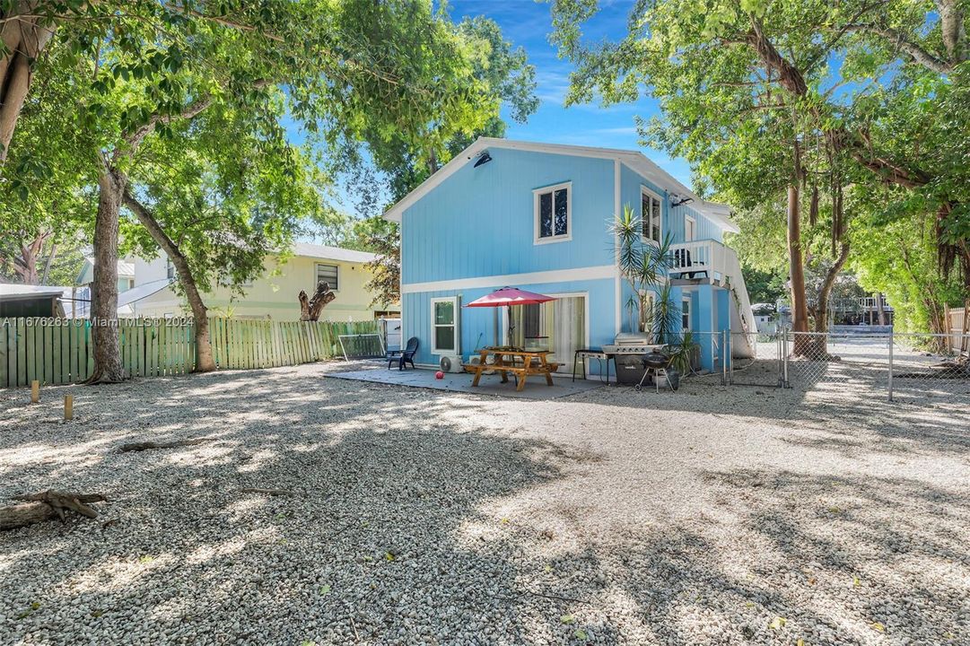 For Sale: $849,000 (4 beds, 2 baths, 1600 Square Feet)