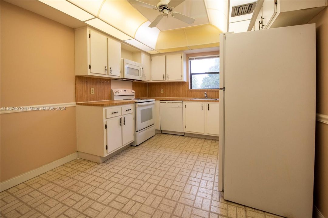 For Sale: $339,990 (2 beds, 2 baths, 1235 Square Feet)