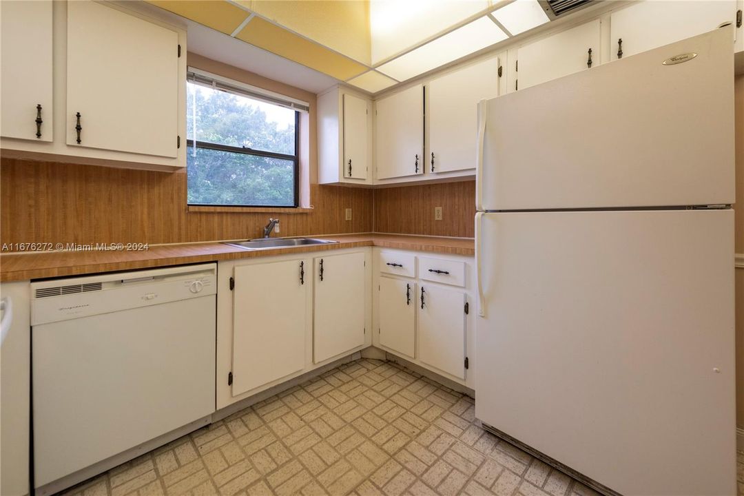 For Sale: $339,990 (2 beds, 2 baths, 1235 Square Feet)