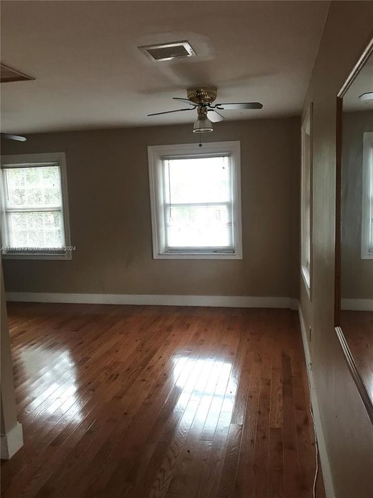 For Rent: $1,500 (1 beds, 1 baths, 360 Square Feet)