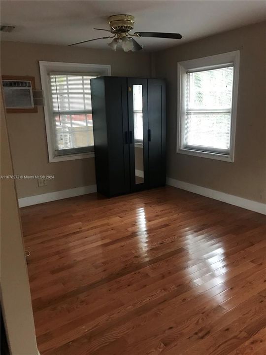 For Rent: $1,500 (1 beds, 1 baths, 360 Square Feet)