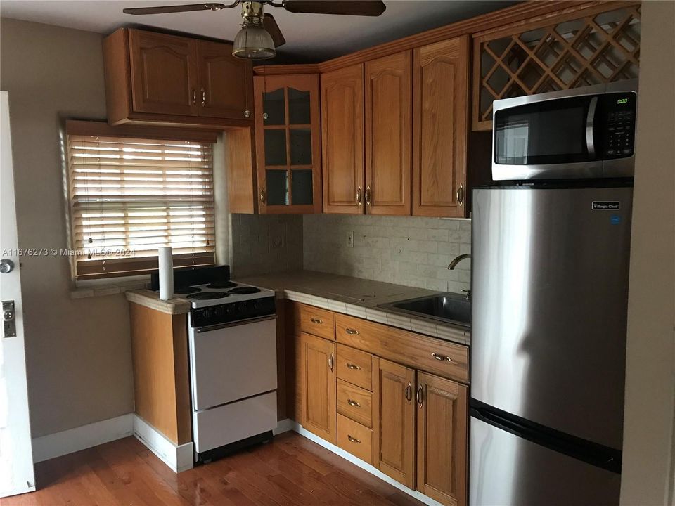 For Rent: $1,500 (1 beds, 1 baths, 360 Square Feet)