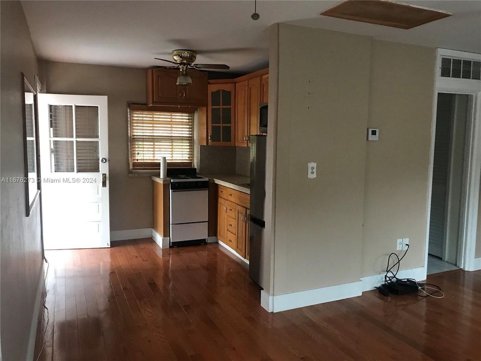 For Rent: $1,500 (1 beds, 1 baths, 360 Square Feet)