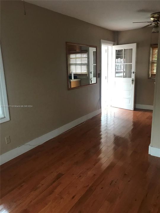 For Rent: $1,500 (1 beds, 1 baths, 360 Square Feet)