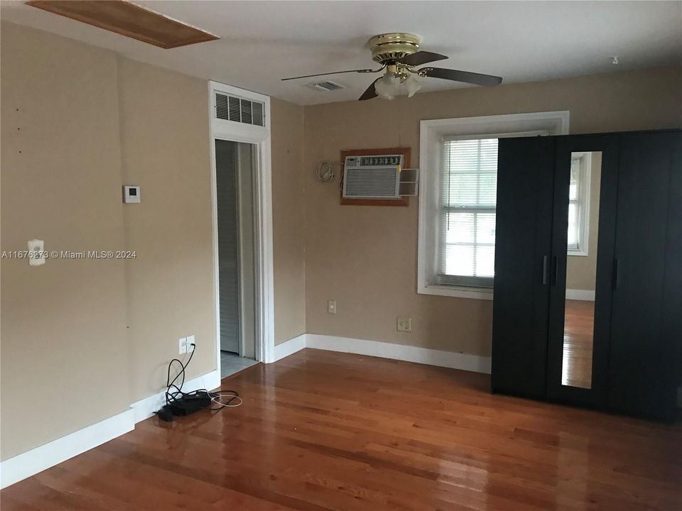 For Rent: $1,500 (1 beds, 1 baths, 360 Square Feet)