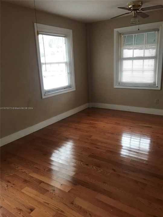 For Rent: $1,500 (1 beds, 1 baths, 360 Square Feet)