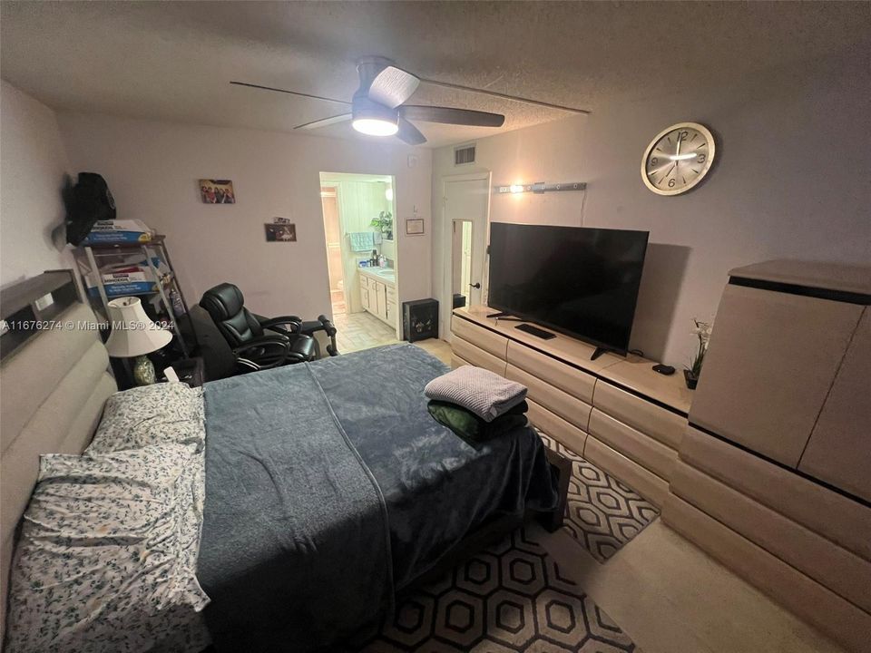 For Sale: $198,000 (2 beds, 2 baths, 1080 Square Feet)