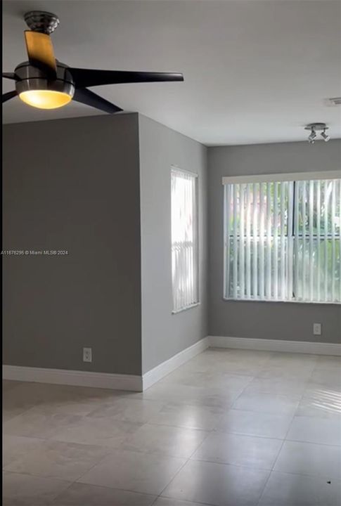 For Rent: $1,900 (1 beds, 1 baths, 712 Square Feet)