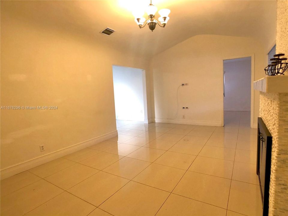 For Rent: $4,300 (3 beds, 2 baths, 1098 Square Feet)