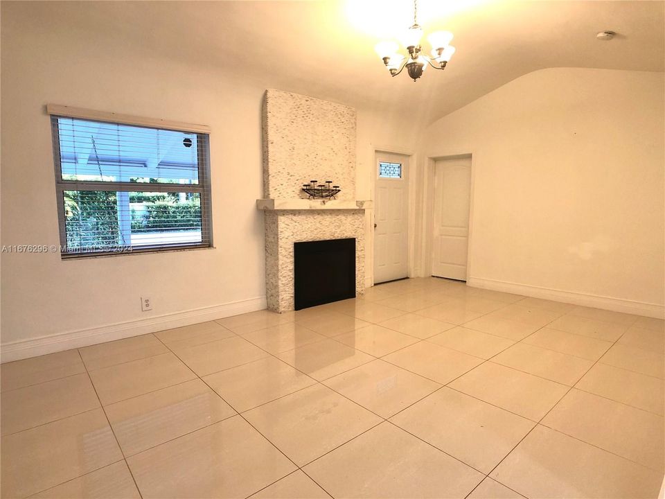 For Rent: $4,300 (3 beds, 2 baths, 1098 Square Feet)