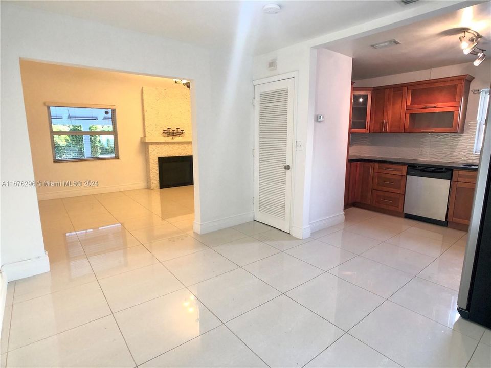 For Rent: $4,300 (3 beds, 2 baths, 1098 Square Feet)