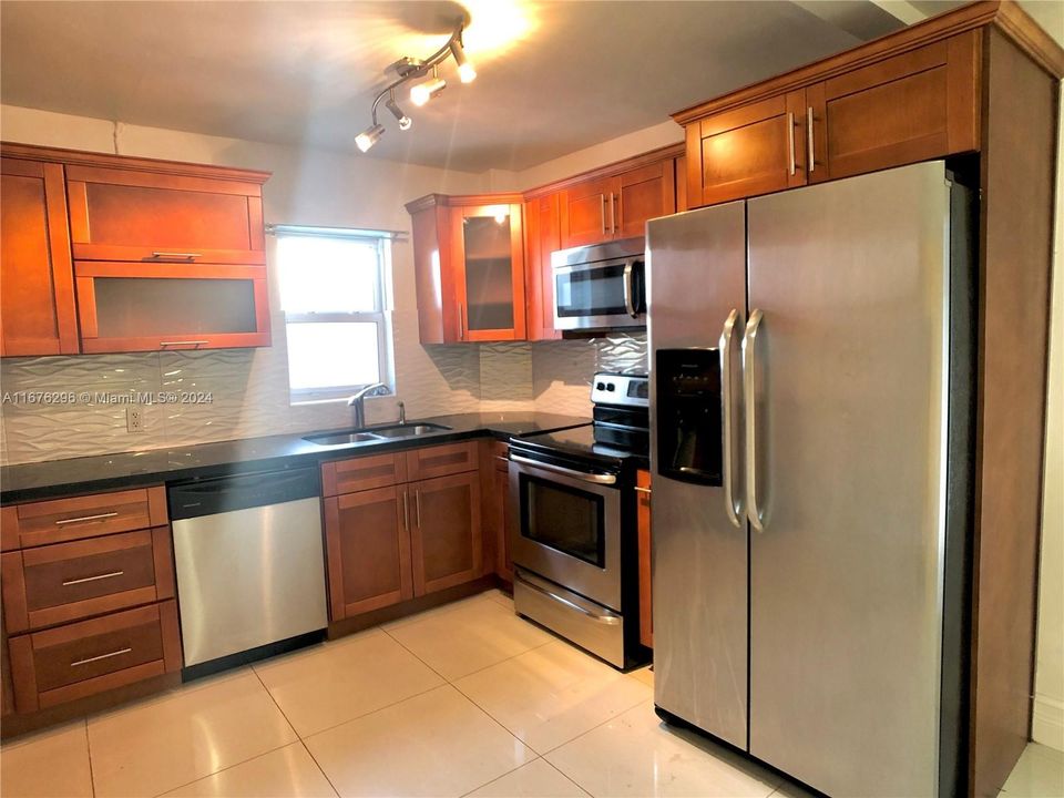 For Rent: $4,300 (3 beds, 2 baths, 1098 Square Feet)