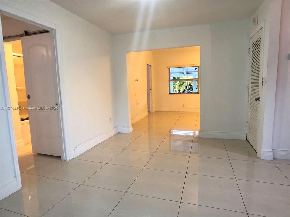 For Rent: $4,300 (3 beds, 2 baths, 1098 Square Feet)