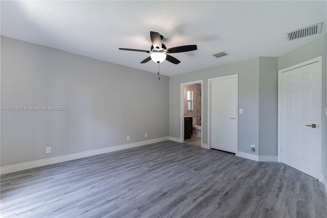 For Sale: $479,900 (3 beds, 2 baths, 1295 Square Feet)