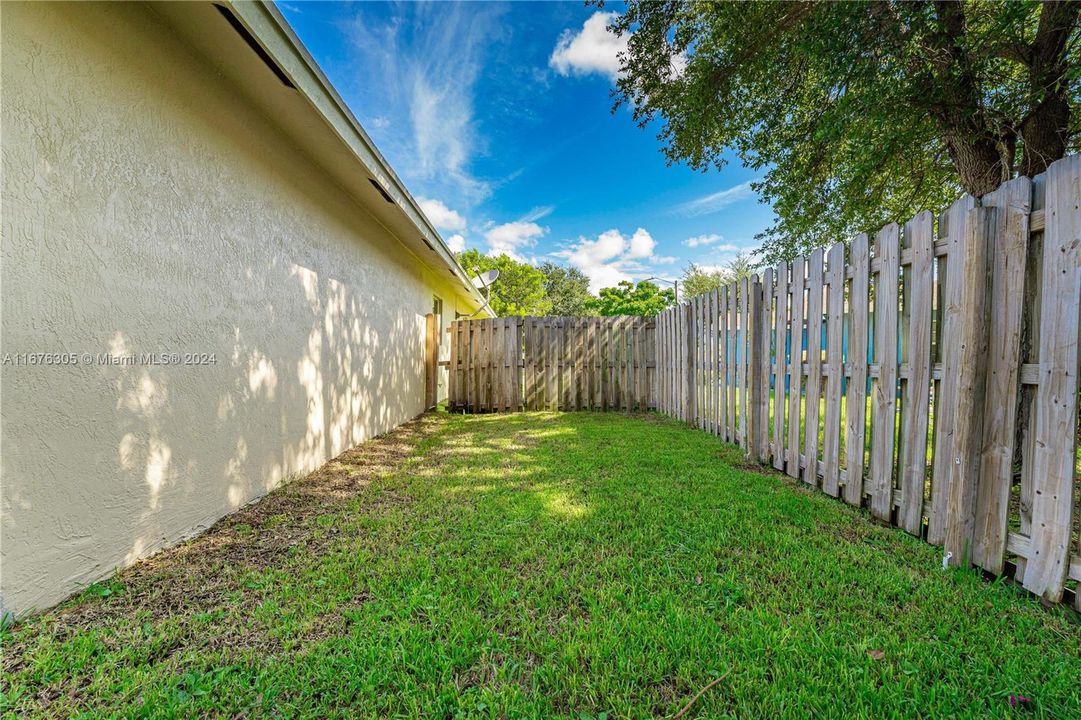 For Sale: $479,900 (3 beds, 2 baths, 1295 Square Feet)