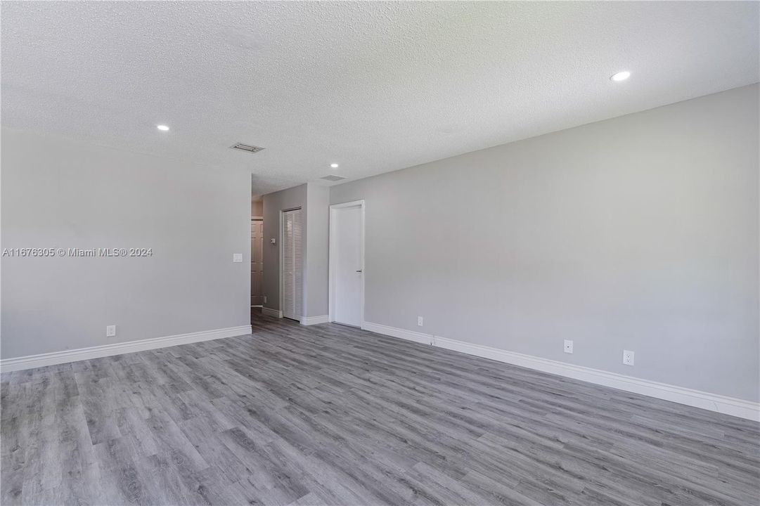 For Sale: $479,900 (3 beds, 2 baths, 1295 Square Feet)