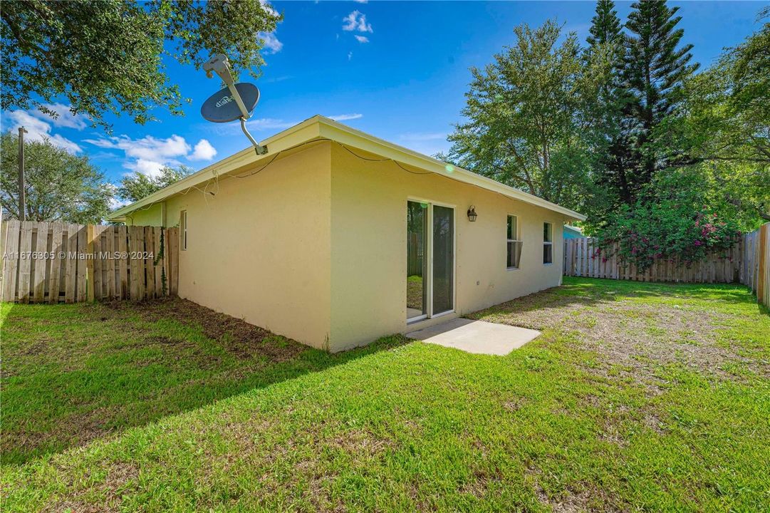 For Sale: $479,900 (3 beds, 2 baths, 1295 Square Feet)