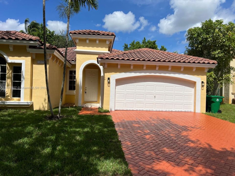 For Sale: $699,000 (3 beds, 2 baths, 1780 Square Feet)