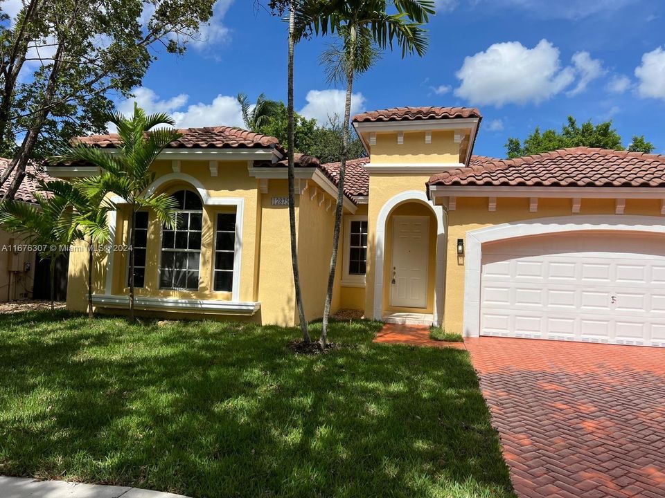 For Sale: $699,000 (3 beds, 2 baths, 1780 Square Feet)