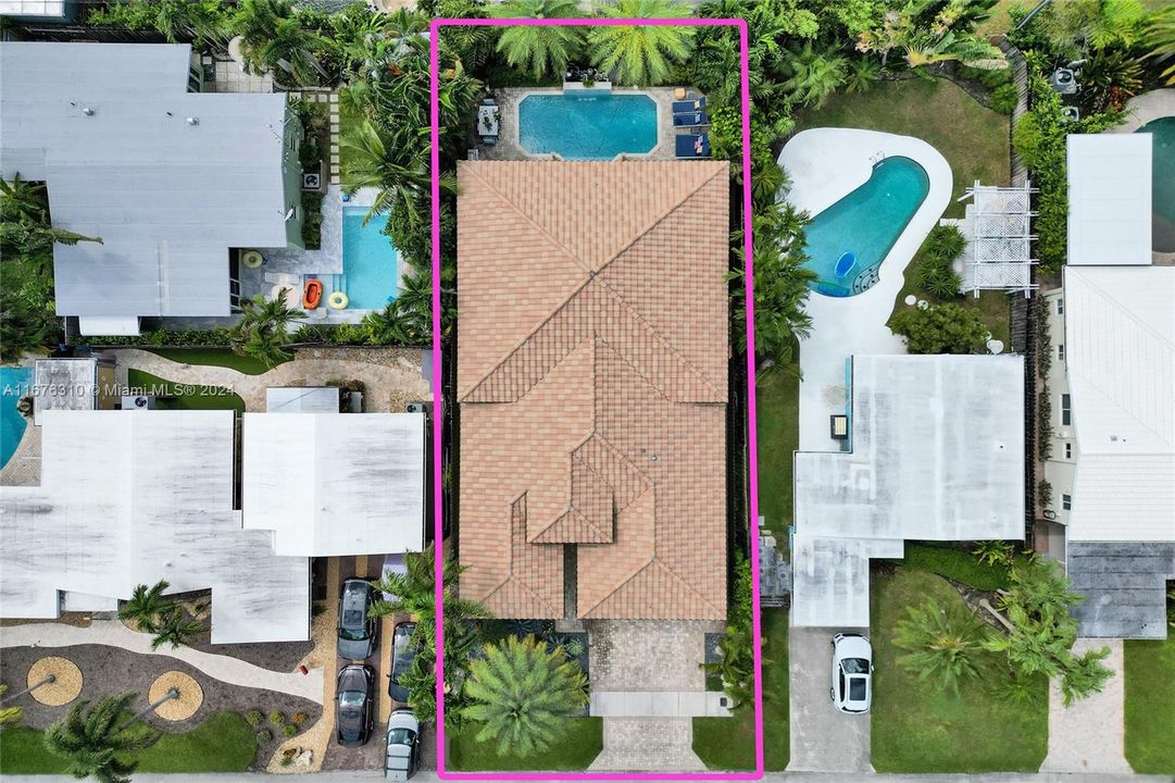 En Venta: $1,700,000 (4 camas, 3 baños, 2621 Pies cuadrados)