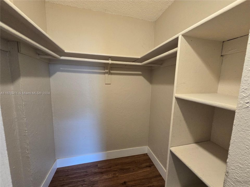 For Rent: $1,800 (1 beds, 1 baths, 598 Square Feet)