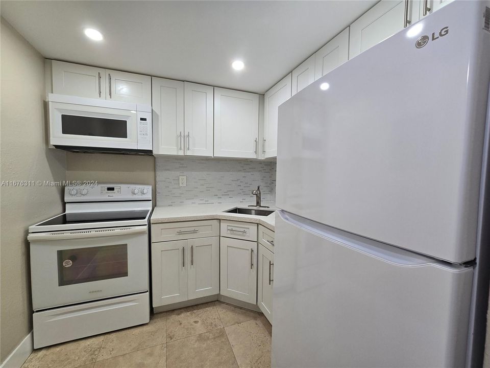 For Rent: $1,800 (1 beds, 1 baths, 598 Square Feet)