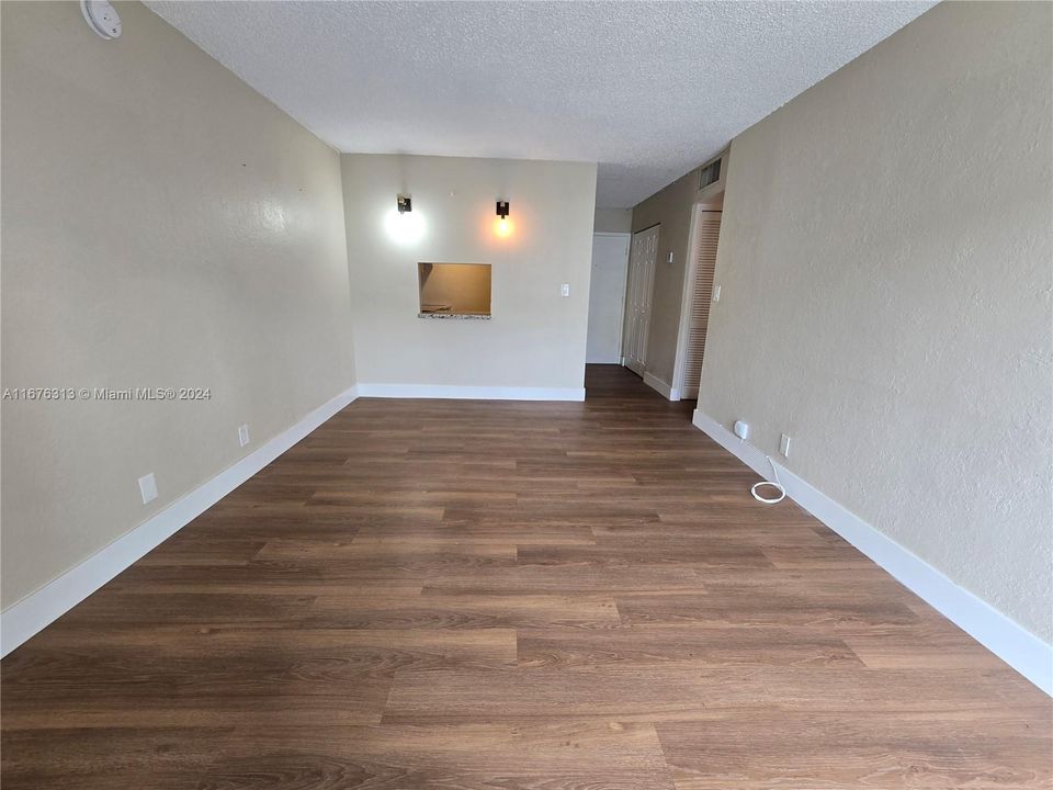 For Rent: $1,800 (1 beds, 1 baths, 598 Square Feet)