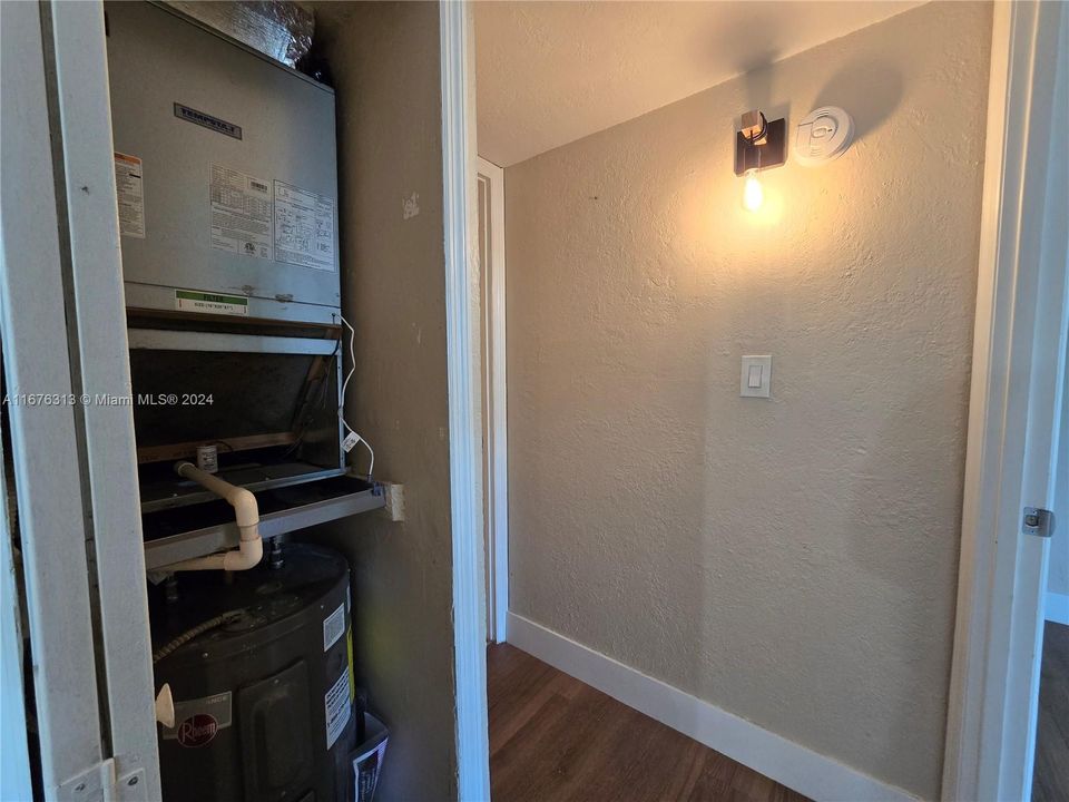 For Rent: $1,800 (1 beds, 1 baths, 598 Square Feet)