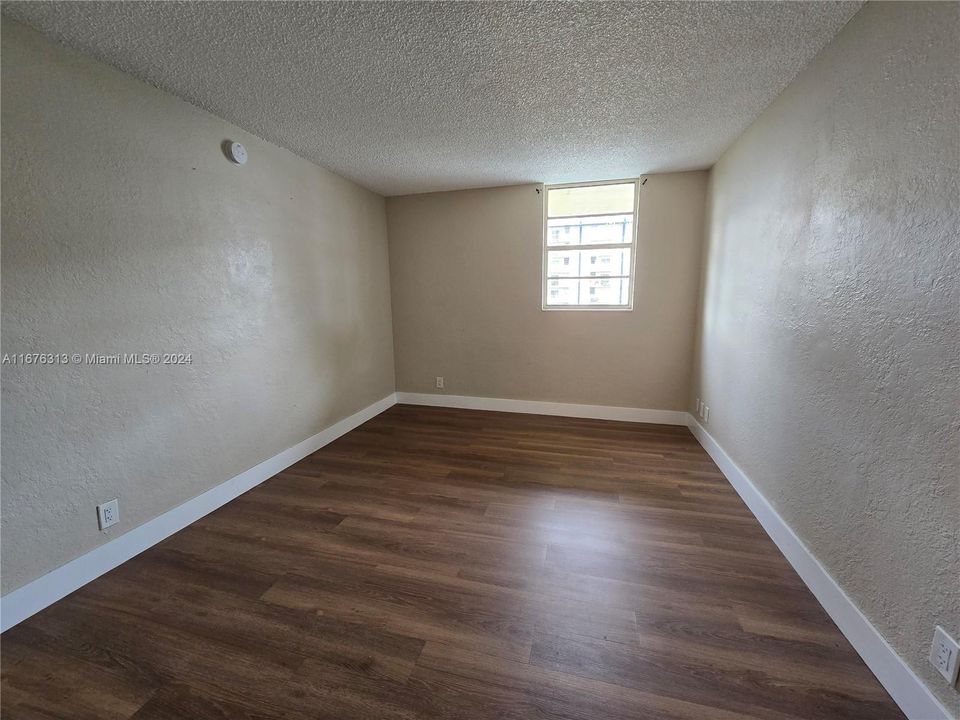 For Rent: $1,800 (1 beds, 1 baths, 598 Square Feet)