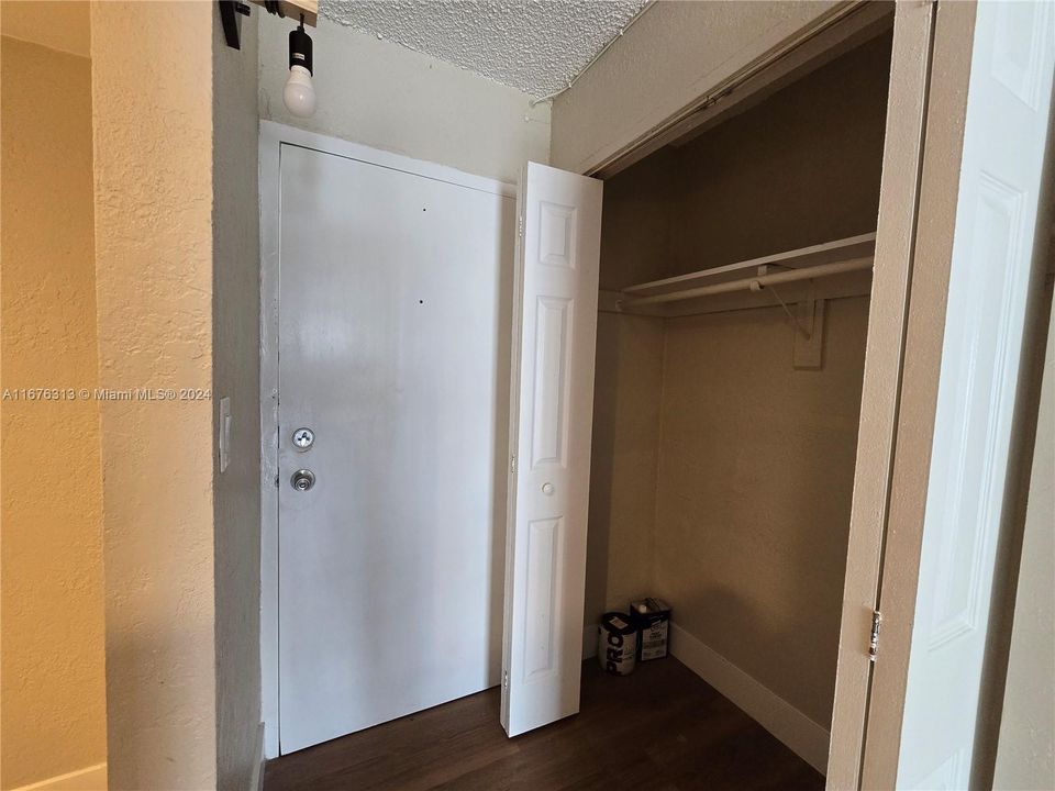 For Rent: $1,800 (1 beds, 1 baths, 598 Square Feet)