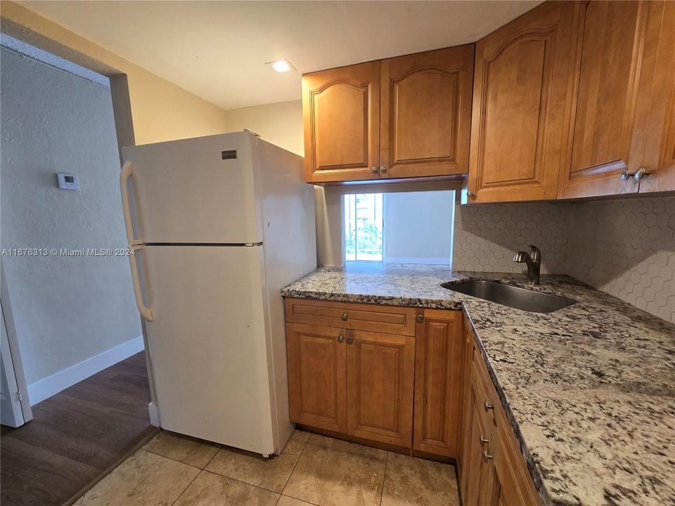 For Rent: $1,800 (1 beds, 1 baths, 598 Square Feet)