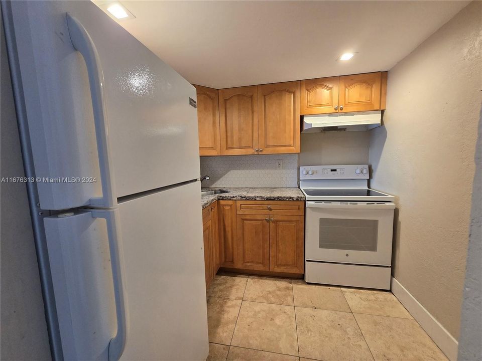 For Rent: $1,800 (1 beds, 1 baths, 598 Square Feet)