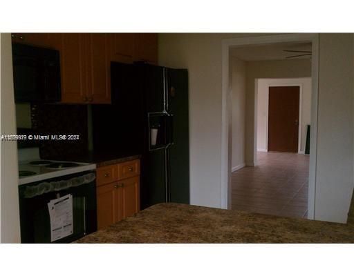 For Rent: $2,750 (3 beds, 2 baths, 1633 Square Feet)