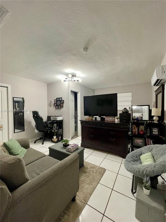 For Sale: $460,000 (5 beds, 2 baths, 1415 Square Feet)