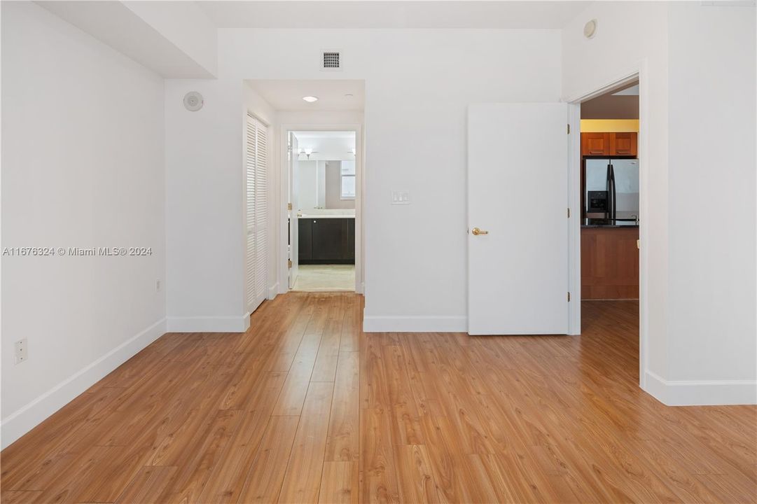 Active With Contract: $3,400 (2 beds, 2 baths, 970 Square Feet)