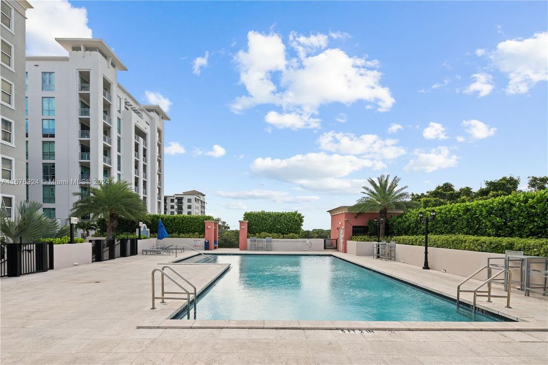 Active With Contract: $3,400 (2 beds, 2 baths, 970 Square Feet)