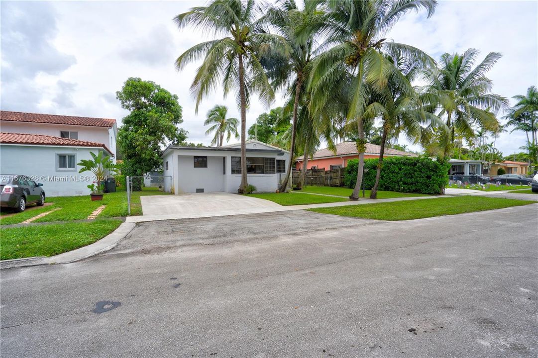 For Sale: $650,000 (3 beds, 2 baths, 1482 Square Feet)