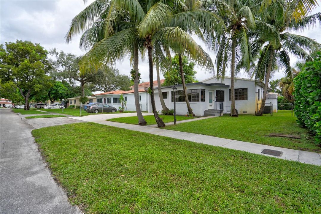 For Sale: $650,000 (3 beds, 2 baths, 1482 Square Feet)