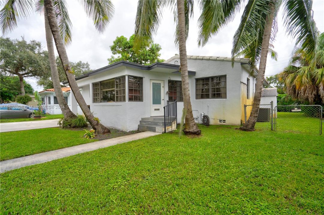 For Sale: $650,000 (3 beds, 2 baths, 1482 Square Feet)