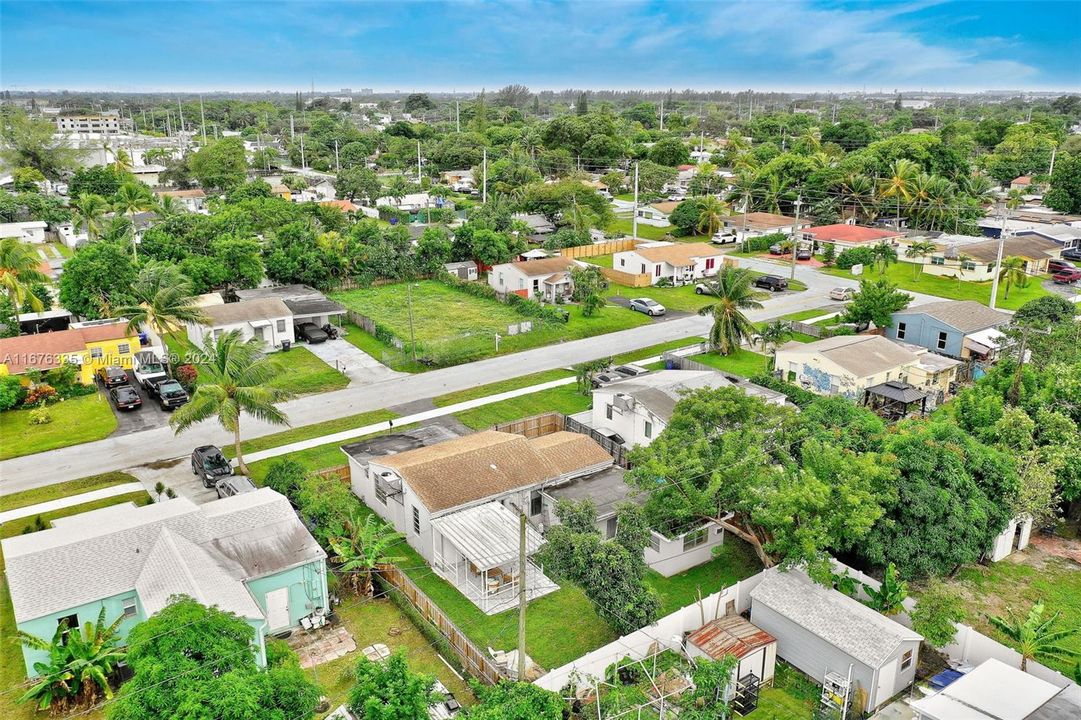 Recently Sold: $490,000 (4 beds, 3 baths, 1428 Square Feet)