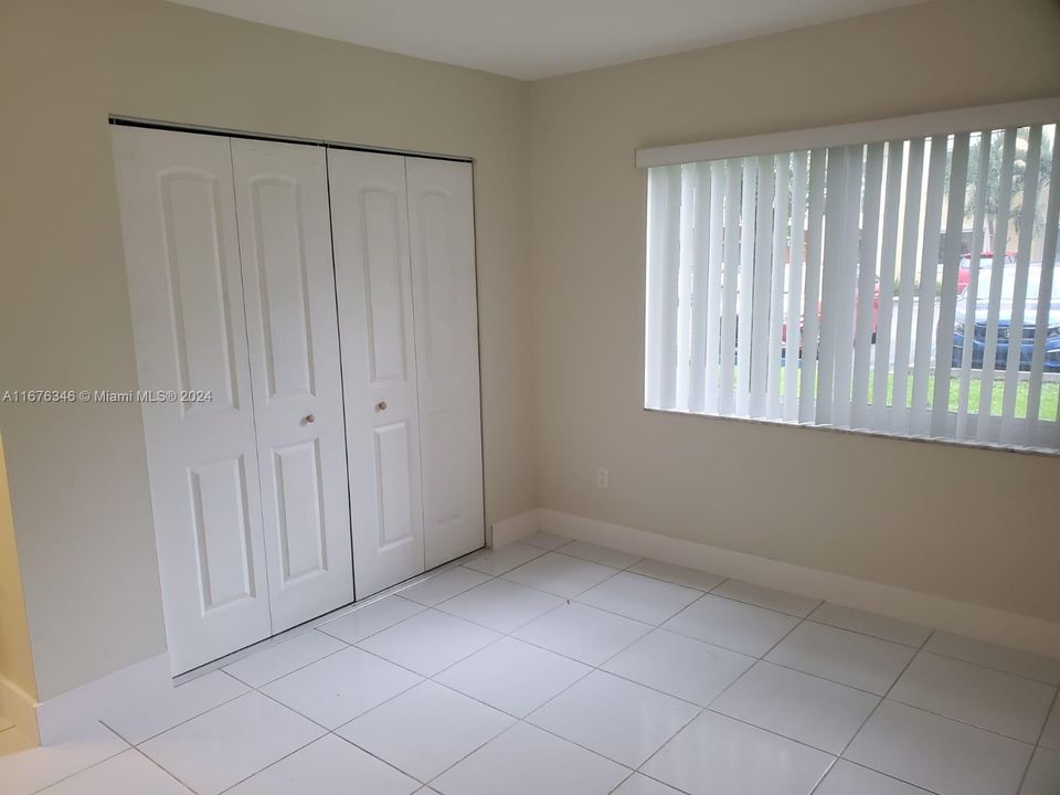 For Rent: $2,250 (2 beds, 1 baths, 804 Square Feet)