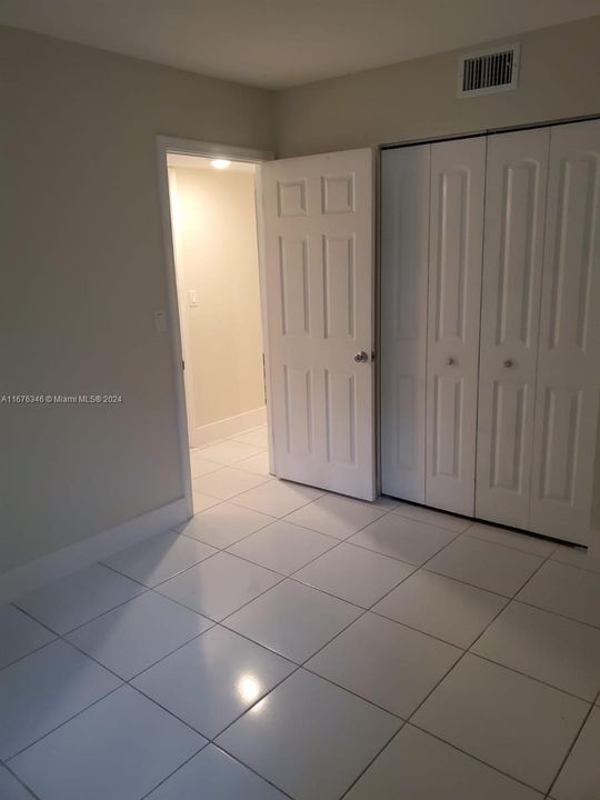 For Rent: $2,250 (2 beds, 1 baths, 804 Square Feet)