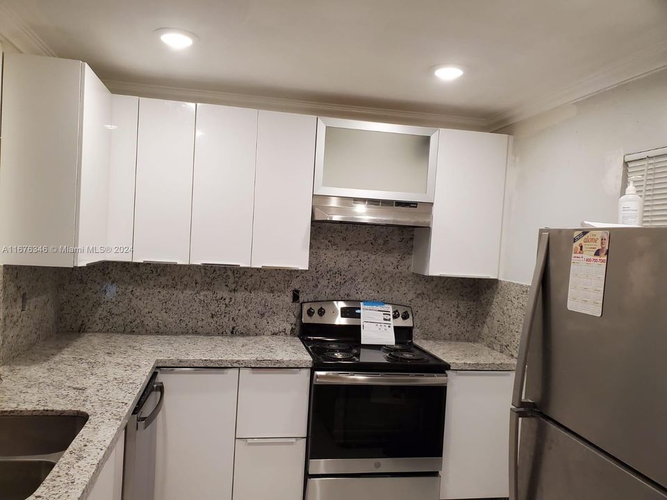 For Rent: $2,250 (2 beds, 1 baths, 804 Square Feet)