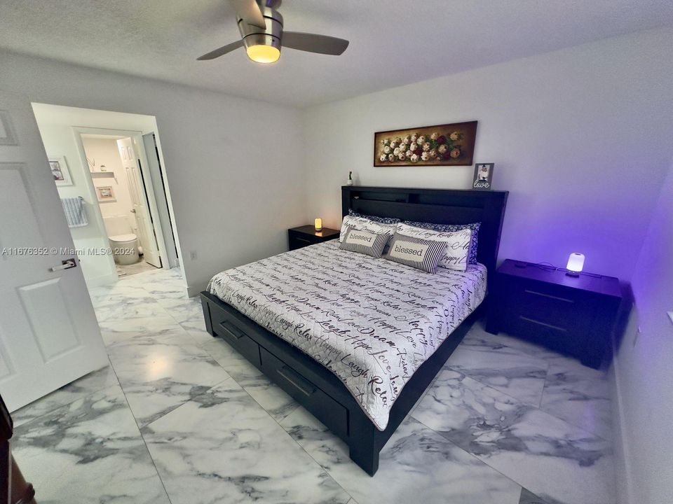 For Sale: $372,500 (2 beds, 2 baths, 1385 Square Feet)