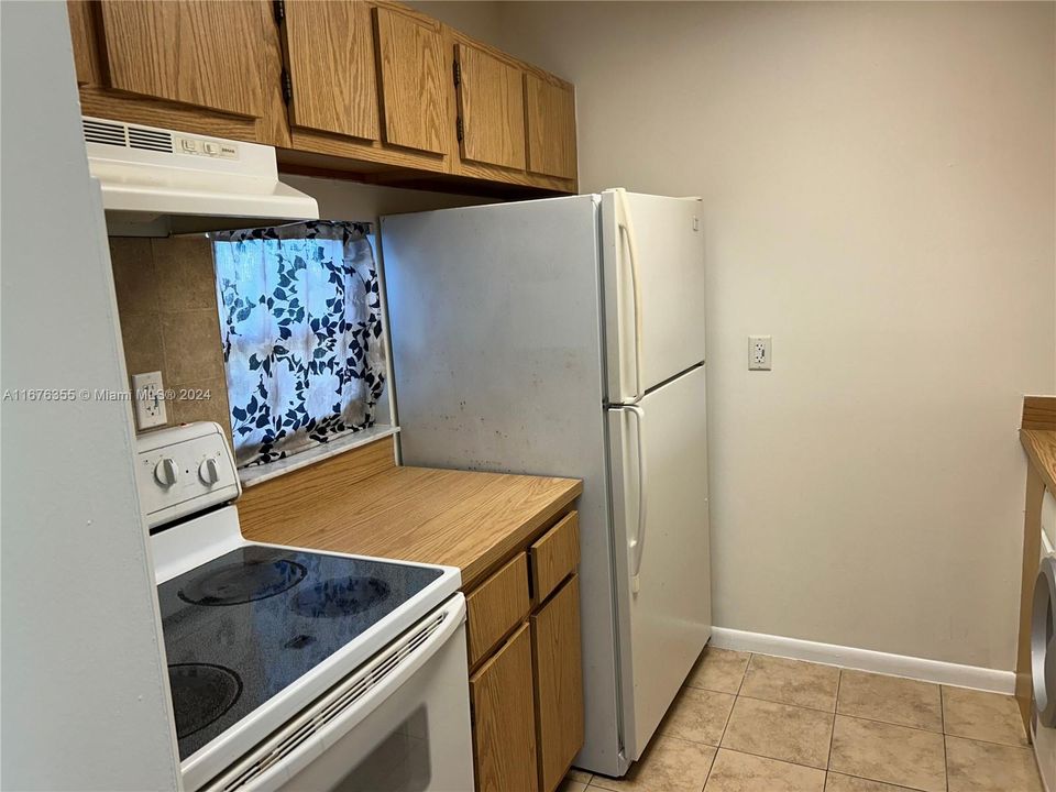 For Sale: $179,000 (1 beds, 1 baths, 700 Square Feet)