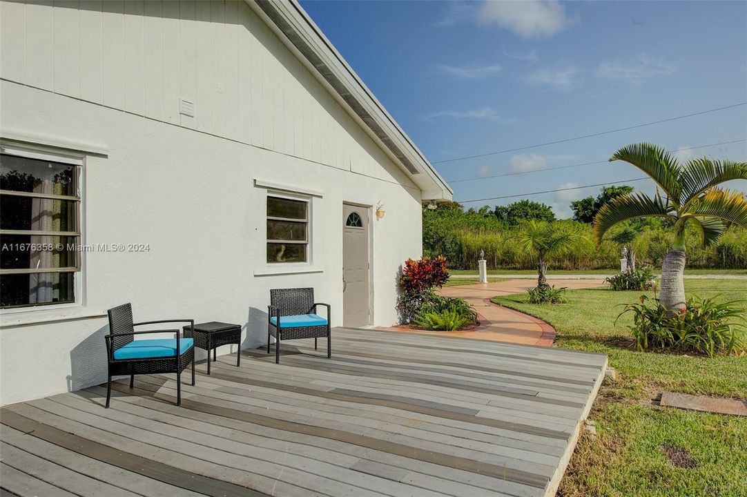 Amazing patio deck to enjoy in creating a warm and inviting atmosphere, or, enjoy your bbq times.