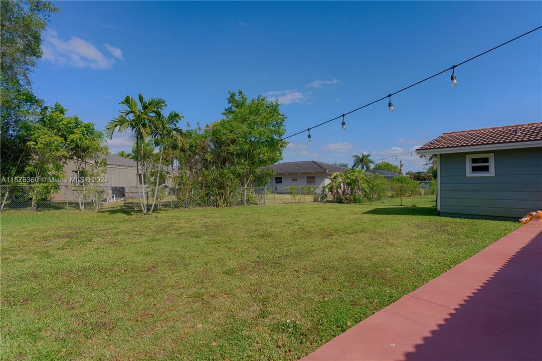 For Sale: $585,000 (3 beds, 2 baths, 1732 Square Feet)