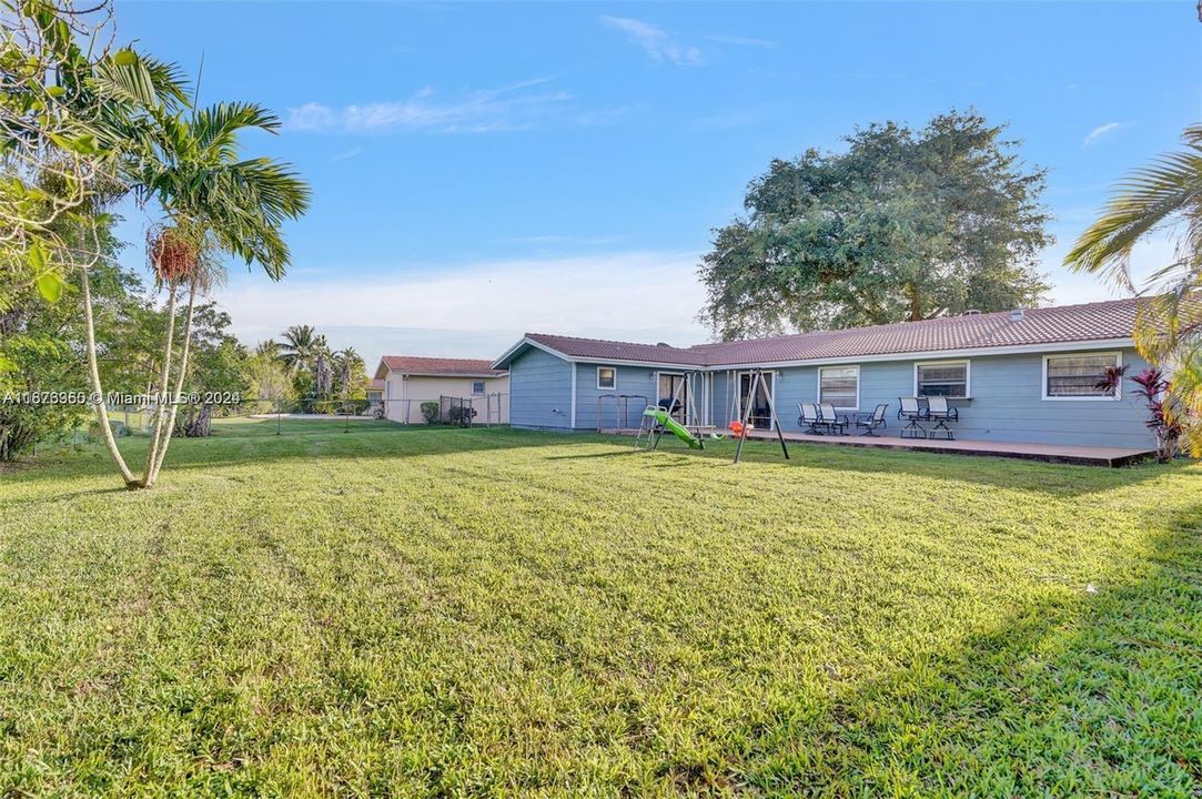 For Sale: $585,000 (3 beds, 2 baths, 1732 Square Feet)